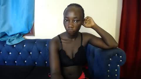 Snapshot of hevyn_sweetness chatting on 12-14-25, 12:43 Hevyn online show from 12-14-25, 12:43