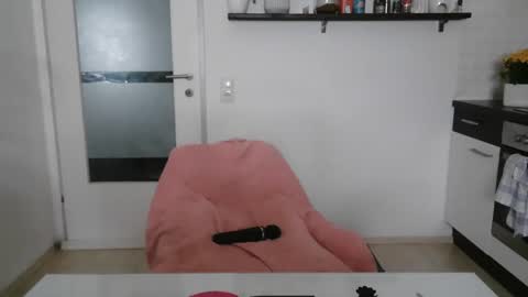 lara online show from 04-27-26, 04:16