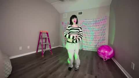 Snapshot of hexivu chatting on 01-17-25, 03:55 salem online show from 01-17-25, 03:55