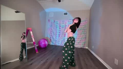 Snapshot of hexivu chatting on 02-06-25, 06:51 salem online show from 02-06-25, 06:51