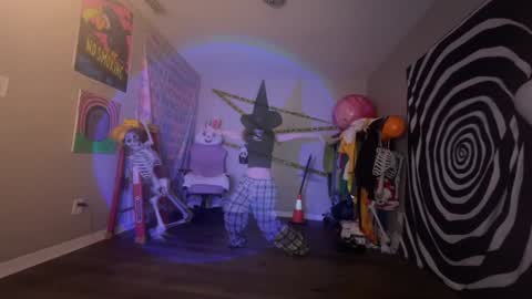 Snapshot of hexivu chatting on 10-20-25, 02:45 salem online show from 10-20-25, 02:45