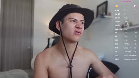 Snapshot of hey_cesard chatting on 10-25-25, 02:46 hey_cesard online show from 10-25-25, 02:46