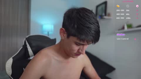 Snapshot of hey_cesard chatting on 11-04-25, 03:33 hey_cesard online show from 11-04-25, 03:33