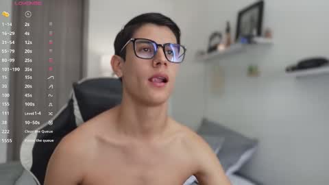 Snapshot of hey_cesard chatting on 12-15-25, 03:38 hey_cesard online show from 12-15-25, 03:38