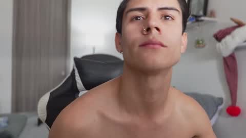 Snapshot of hey_cesard chatting on 12-17-25, 05:08 hey_cesard online show from 12-17-25, 05:08