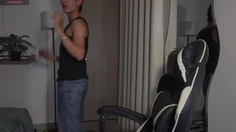 Snapshot of hey_cesard chatting on 02-14-26, 12:18 hey_cesard online show from 02-14-26, 12:18