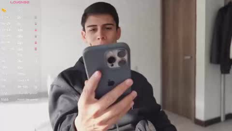 Snapshot of hey_cesard chatting on 03-03-26, 01:17 hey_cesard online show from 03-03-26, 01:17