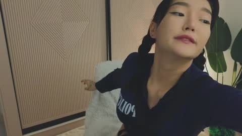 Snapshot of hey_herbal chatting on 12-14-24, 02:31 Audrey online show from 12-14-24, 02:31