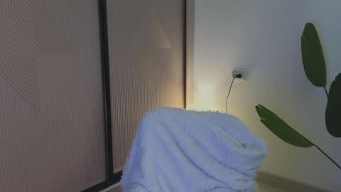 Snapshot of hey_herbal chatting on 12-16-24, 05:22 Audrey online show from 12-16-24, 05:22