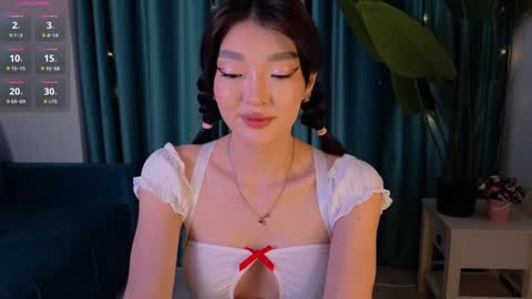 Snapshot of hey_herbal chatting on 01-25-25, 03:20 Audrey online show from 01-25-25, 03:20