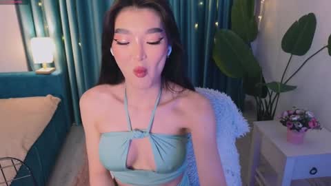 Snapshot of hey_herbal chatting on 02-04-25, 02:53 Audrey online show from 02-04-25, 02:53