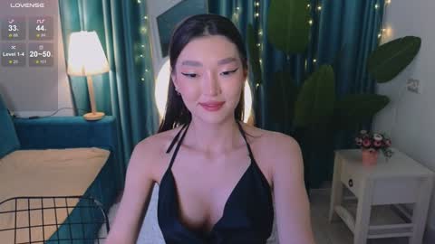 Snapshot of hey_herbal chatting on 02-06-25, 03:31 Audrey online show from 02-06-25, 03:31