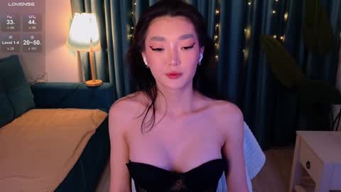 Snapshot of hey_herbal chatting on 02-07-25, 02:37 Audrey online show from 02-07-25, 02:37