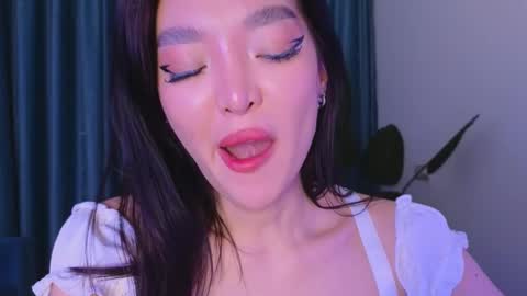 Snapshot of hey_herbal chatting on 02-26-25, 05:50 Audrey online show from 02-26-25, 05:50