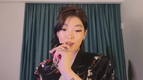 Snapshot of hey_herbal chatting on 03-08-25, 05:33 Audrey online show from 03-08-25, 05:33