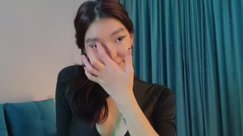 Snapshot of hey_herbal chatting on 10-16-25, 02:40 Audrey online show from 10-16-25, 02:40