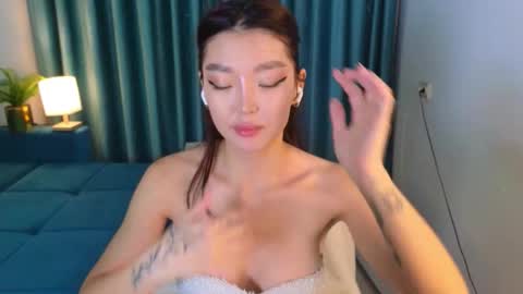 Snapshot of hey_herbal chatting on 10-17-25, 03:14 Audrey online show from 10-17-25, 03:14