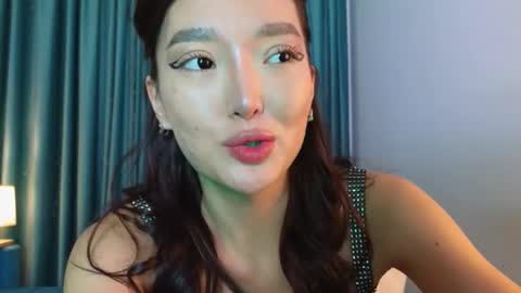 Snapshot of hey_herbal chatting on 10-18-25, 01:56 Audrey online show from 10-18-25, 01:56