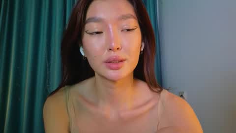 Snapshot of hey_herbal chatting on 10-28-25, 02:20 Audrey online show from 10-28-25, 02:20