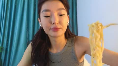 Snapshot of hey_herbal chatting on 11-10-25, 02:49 Audrey online show from 11-10-25, 02:49