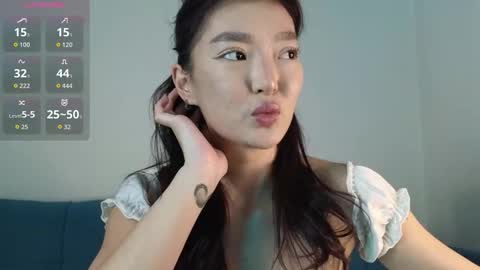 Snapshot of hey_herbal chatting on 11-27-25, 02:19 Audrey online show from 11-27-25, 02:19