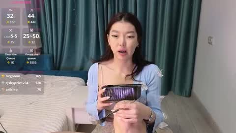 Snapshot of hey_herbal chatting on 12-05-25, 02:14 Audrey online show from 12-05-25, 02:14