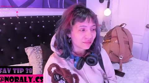 Snapshot of hey_noraly chatting on 06-26-26, 01:15 Noraly online show from 06-26-26, 01:15