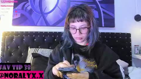 Snapshot of hey_noraly chatting on 07-07-26, 04:04 Noraly online show from 07-07-26, 04:04