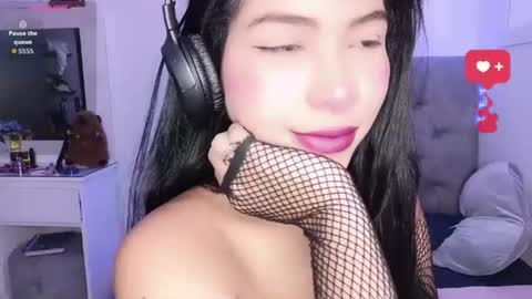 Snapshot of heyemi09 chatting on 07-18-26, 02:49 heyemi09 online show from 07-18-26, 02:49