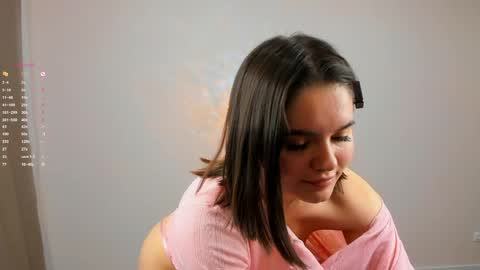 Snapshot of heyim_laura chatting on 04-26-26, 07:00 Laura online show from 04-26-26, 07:00
