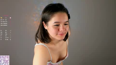 Snapshot of heyim_laura chatting on 04-29-26, 01:21 Laura online show from 04-29-26, 01:21