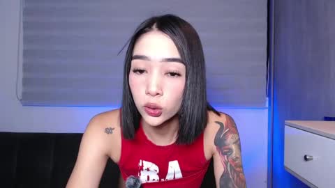 Snapshot of heylaura11 chatting on 05-26-26, 01:23 Laura online show from 05-26-26, 01:23