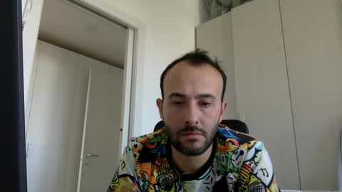 Snapshot of hhombre chatting on 10-27-25, 01:26 hhombre online show from 10-27-25, 01:26