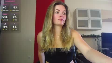 Snapshot of hi_bye_ chatting on 06-19-26, 10:52 Lina online show from 06-19-26, 10:52