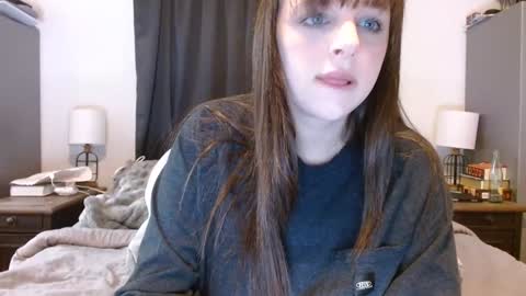 Snapshot of hi_cut_cutie chatting on 03-02-26, 02:13 Paige online show from 03-02-26, 02:13