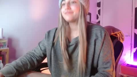 Snapshot of hi_elora chatting on 05-28-26, 12:08 Elora online show from 05-28-26, 12:08