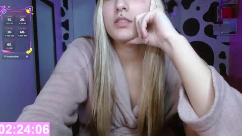Snapshot of hi_elora chatting on 06-03-26, 12:35 Elora online show from 06-03-26, 12:35
