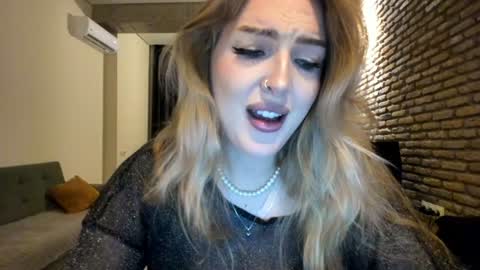 Hi lina online show from 06-18-26, 02:23