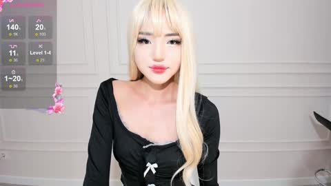 Snapshot of hi_miki chatting on 10-11-25, 05:28 Mikio online show from 10-11-25, 05:28