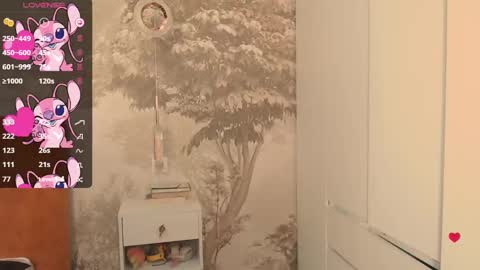 Snapshot of hiaru_cutie chatting on 09-24-25, 06:17 Hiaru online show from 09-24-25, 06:17