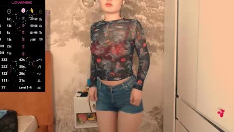 Snapshot of hiaru_cutie chatting on 10-19-25, 05:52 Hiaru online show from 10-19-25, 05:52