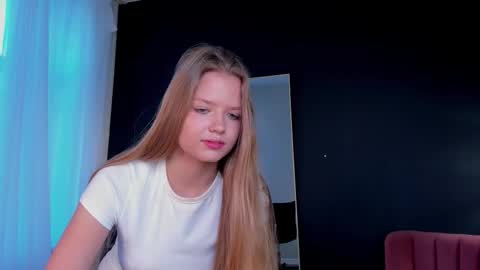 Snapshot of hidden_charm_ chatting on 10-19-25, 05:08 My name is Angelina but I like when you call me Angel online show from 10-19-25, 05:08