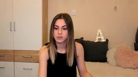 Snapshot of hidden_gem__ chatting on 10-18-25, 03:02 Ana online show from 10-18-25, 03:02