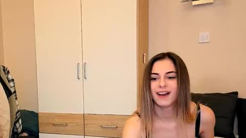 Snapshot of hidden_gem__ chatting on 11-17-25, 05:30 Ana online show from 11-17-25, 05:30