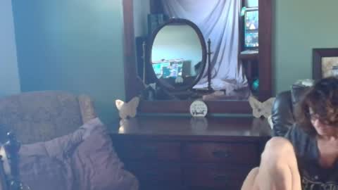 Snapshot of hidden_gold_milf chatting on 10-16-25, 06:09 hidden_gold_milf online show from 10-16-25, 06:09