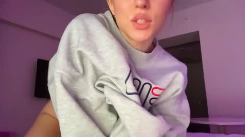 Snapshot of hiddenblossom chatting on 03-15-26, 04:24 S online show from 03-15-26, 04:24