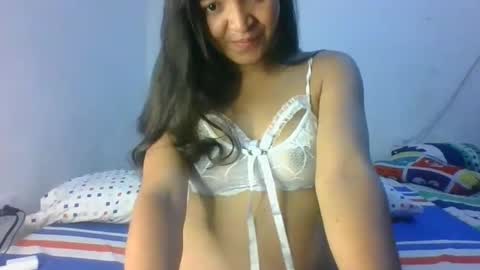 Snapshot of hiddencrazy69 chatting on 09-29-25, 08:35 Clau y Ricky online show from 09-29-25, 08:35