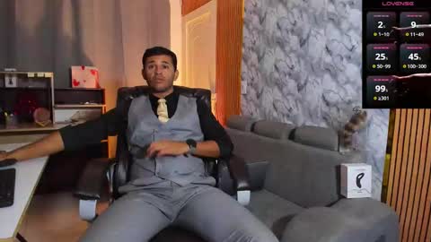 Snapshot of hiddenoffice chatting on 02-13-26, 05:14 George online show from 02-13-26, 05:14