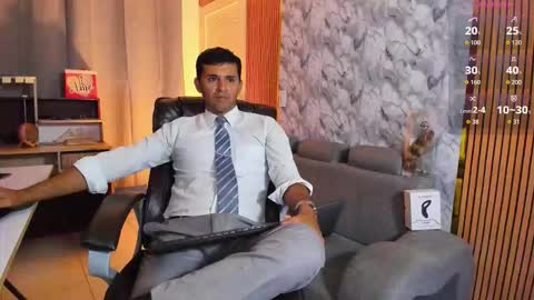 Snapshot of hiddenoffice chatting on 02-17-26, 05:26 George online show from 02-17-26, 05:26