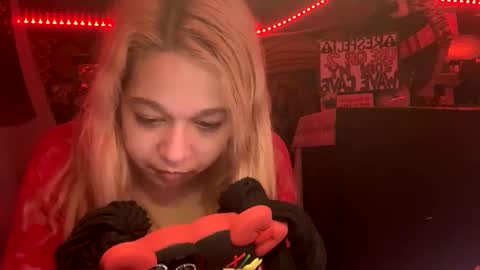 Snapshot of highnesscanna chatting on 12-19-24, 09:29 HiGHNESS CANNA online show from 12-19-24, 09:29